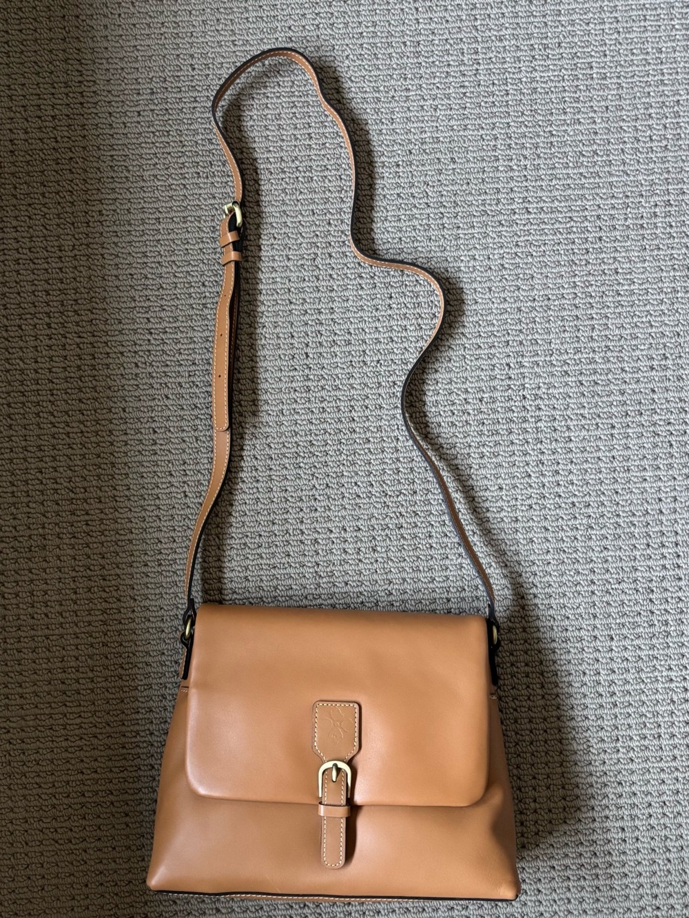 NWOT- Patricia Nash Mili Leather
Medium Crossbody w/ Coin
Pouch